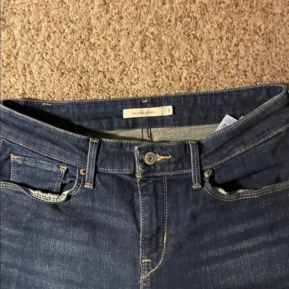 Levi’s mid rise skinny size 8 inseam 28 like new inseam 29” - Picture 3 of 5
